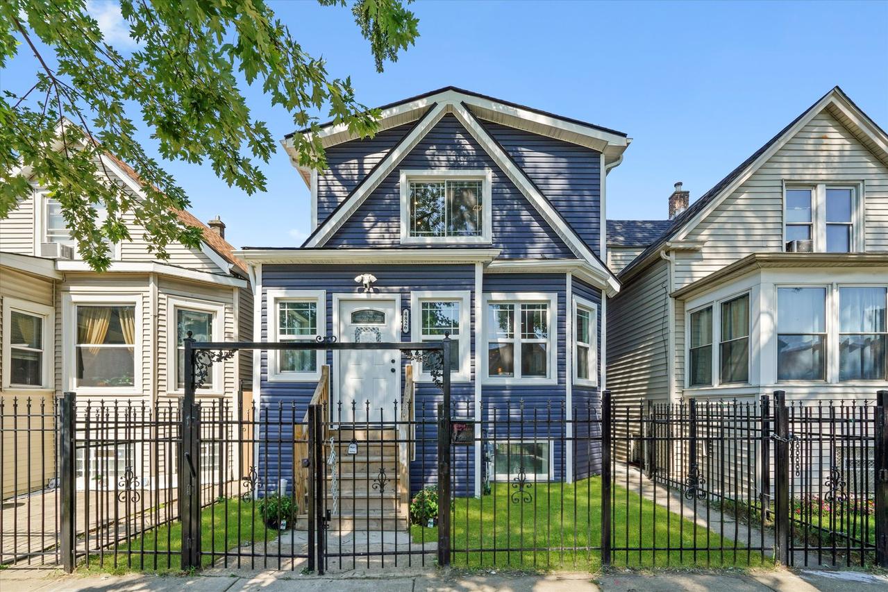 4826 W Potomac Ave., Chicago, IL 60651