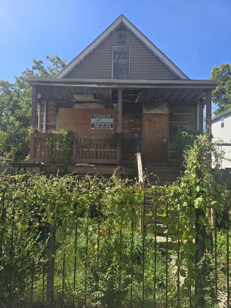 10310 S Hoxie Ave., Chicago, IL 60617