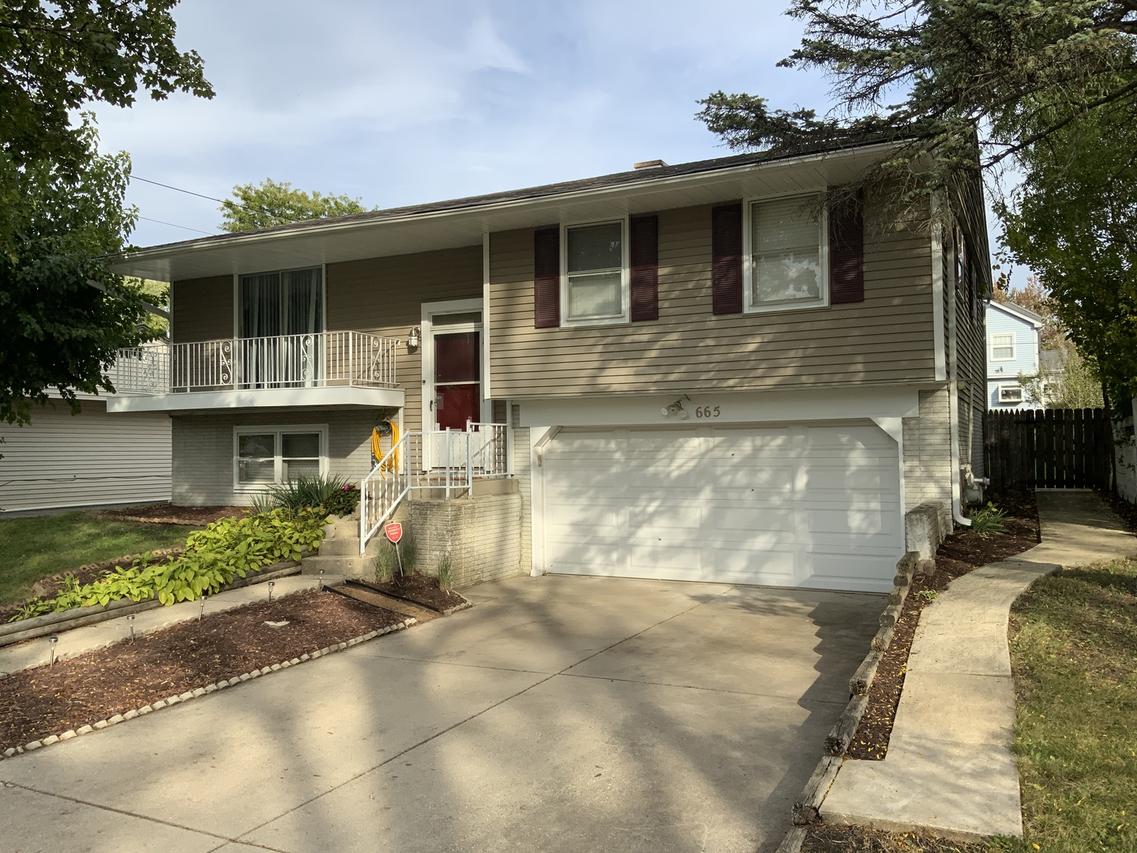 665 Thornwood Dr., Buffalo Grove, IL 60089