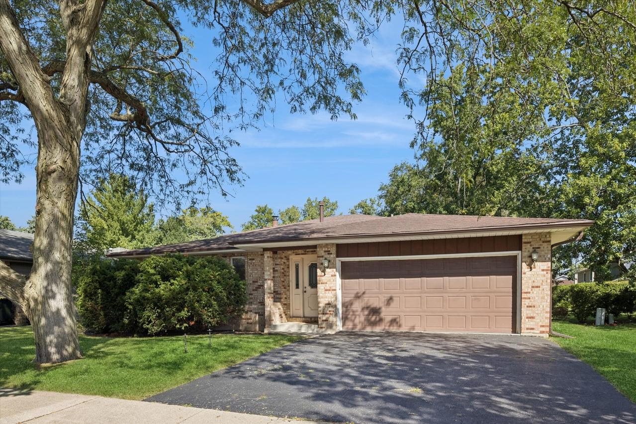 532 W 59th St., Westmont, IL 60559