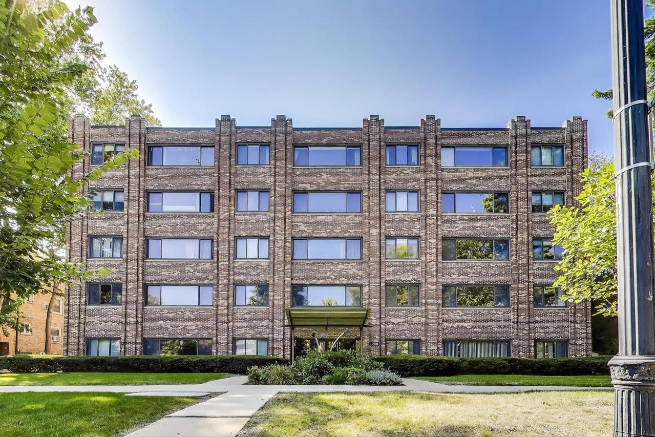 2300 Sherman Ave. #2C, Evanston, IL 60201