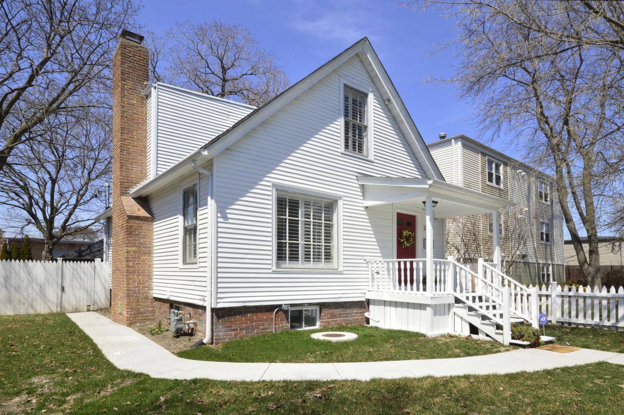 2118 Jackson Ave., Evanston, IL 60201