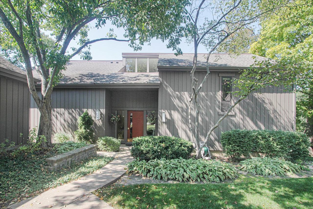 716B Old Barn Rd. #B, Lake Barrington, IL 60010