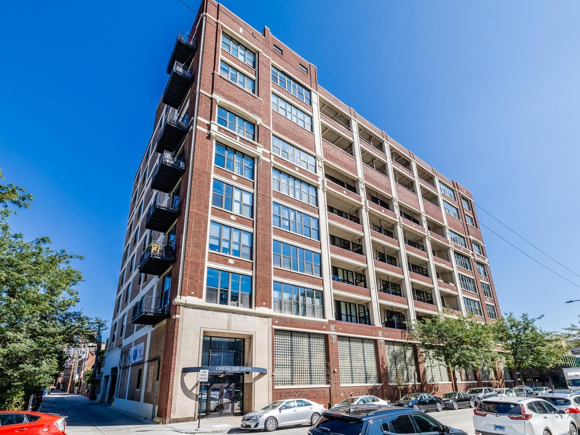 320 E 21st St. #802, Chicago, IL 60616