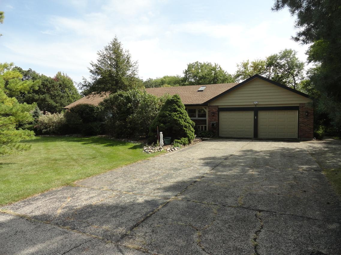 6 Lagoon Dr., Hawthorn Woods, IL 60047
