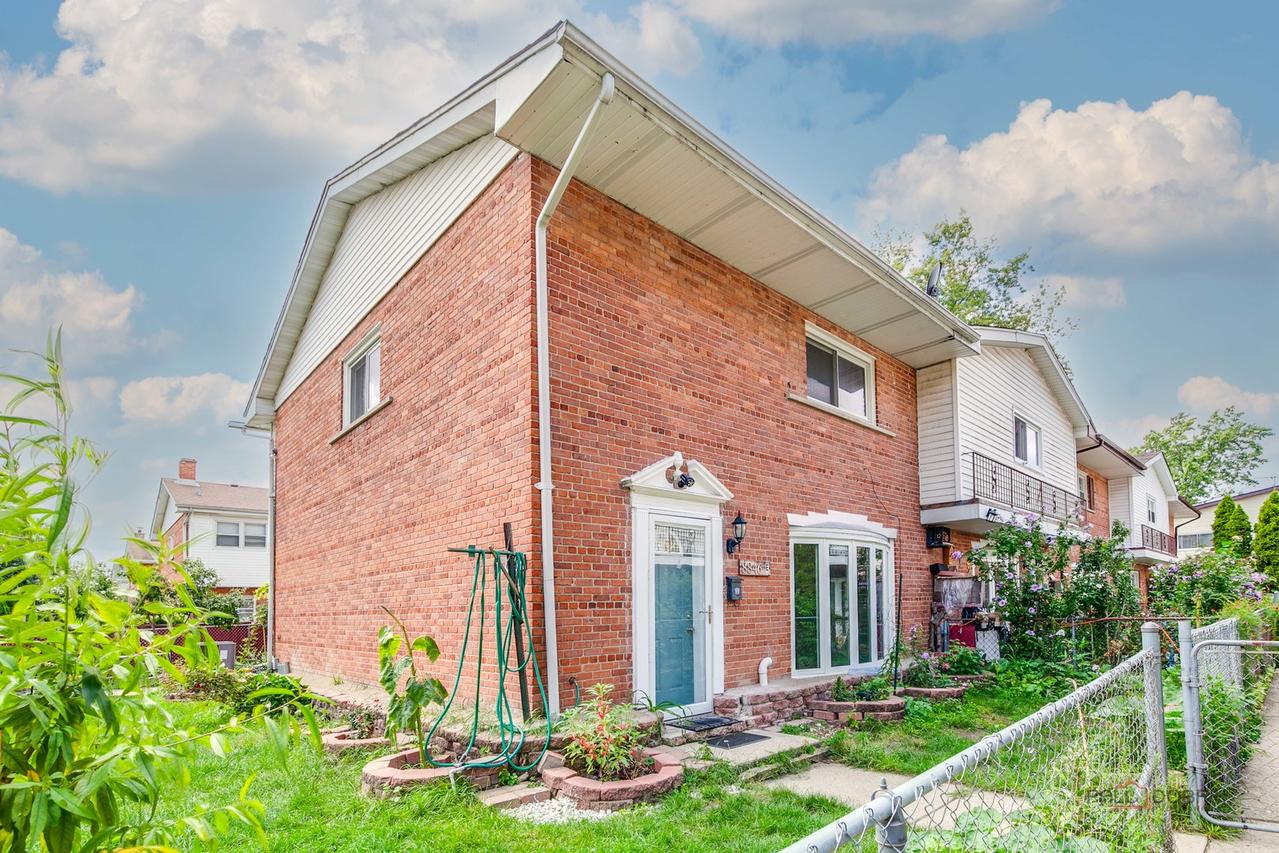 8846 Dee Rd. #E, Des Plaines, IL 60016