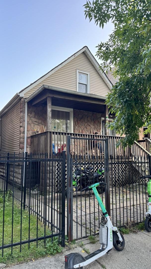 4925 W Erie St., Chicago, IL 60609