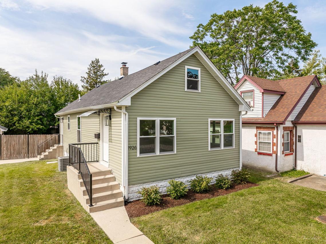 1926 S 19th Ave., Maywood, IL 60153
