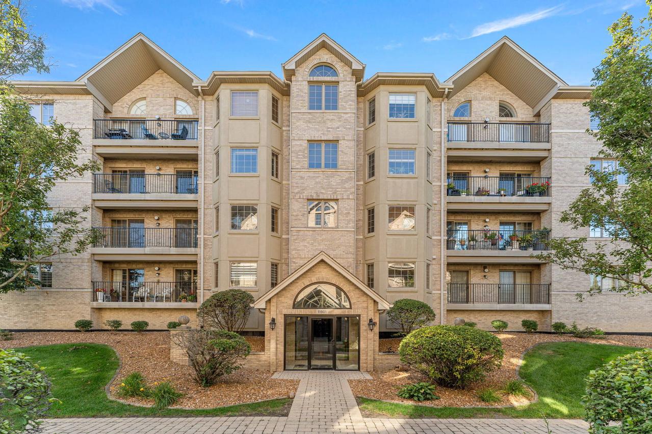 11901 Windemere Ct. #301, Orland Park, IL 60467
