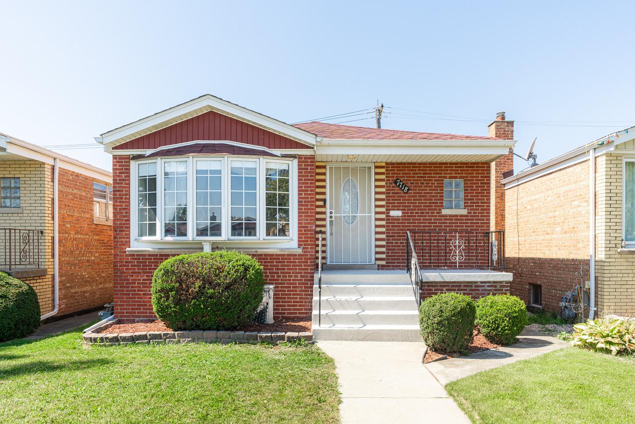 7718 Meade Ave., Burbank, IL 60459