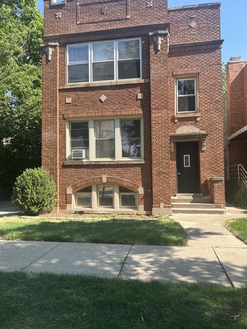 3240 W Victoria St., Chicago, IL 60659