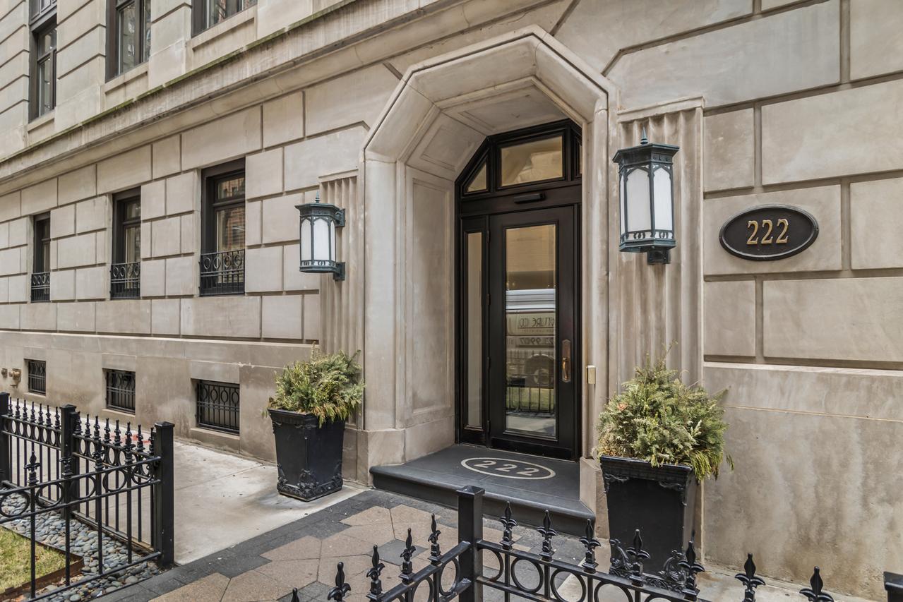 222 E Chestnut St. #3D, Chicago, IL 60610