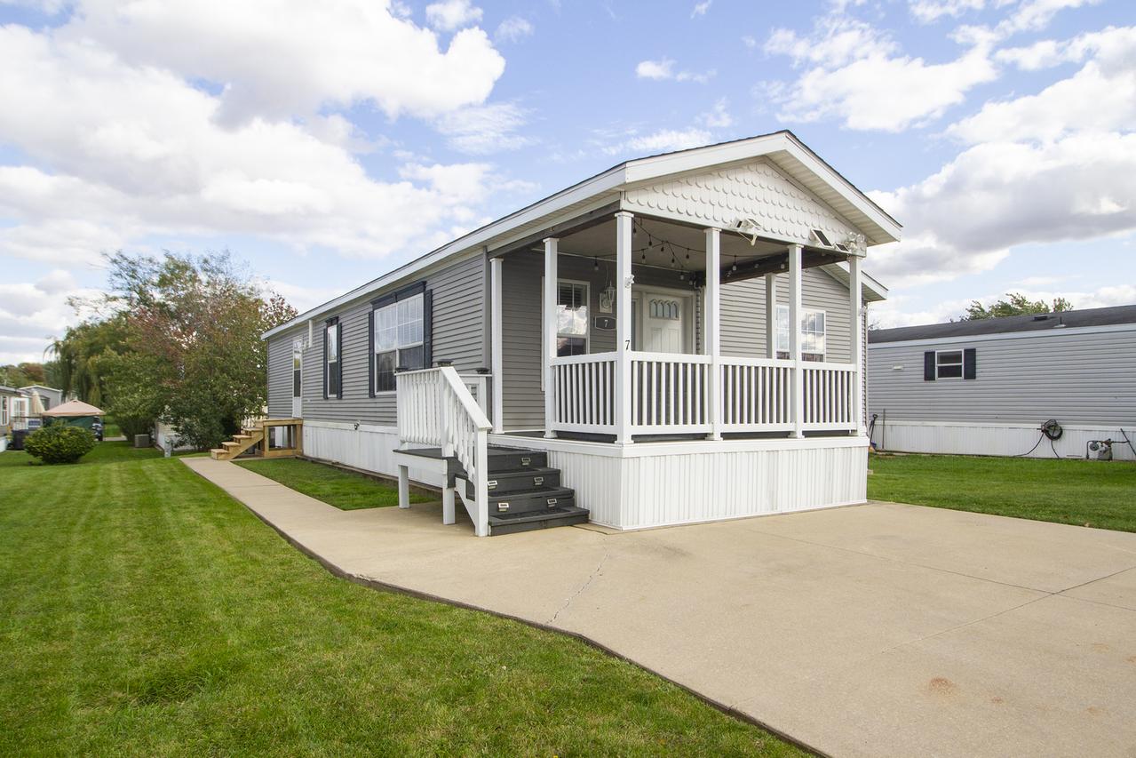 7 Saint Pauls Dr., Bourbonnais, IL 60914