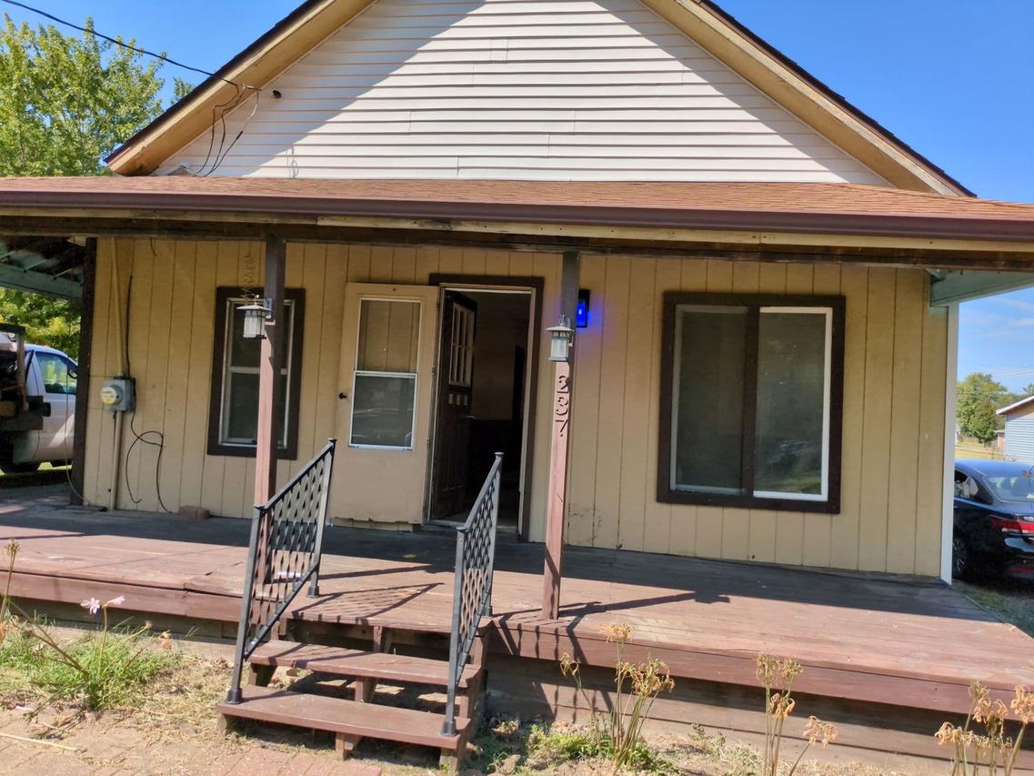 237 W 5th St., Dunfermline, IL 61524