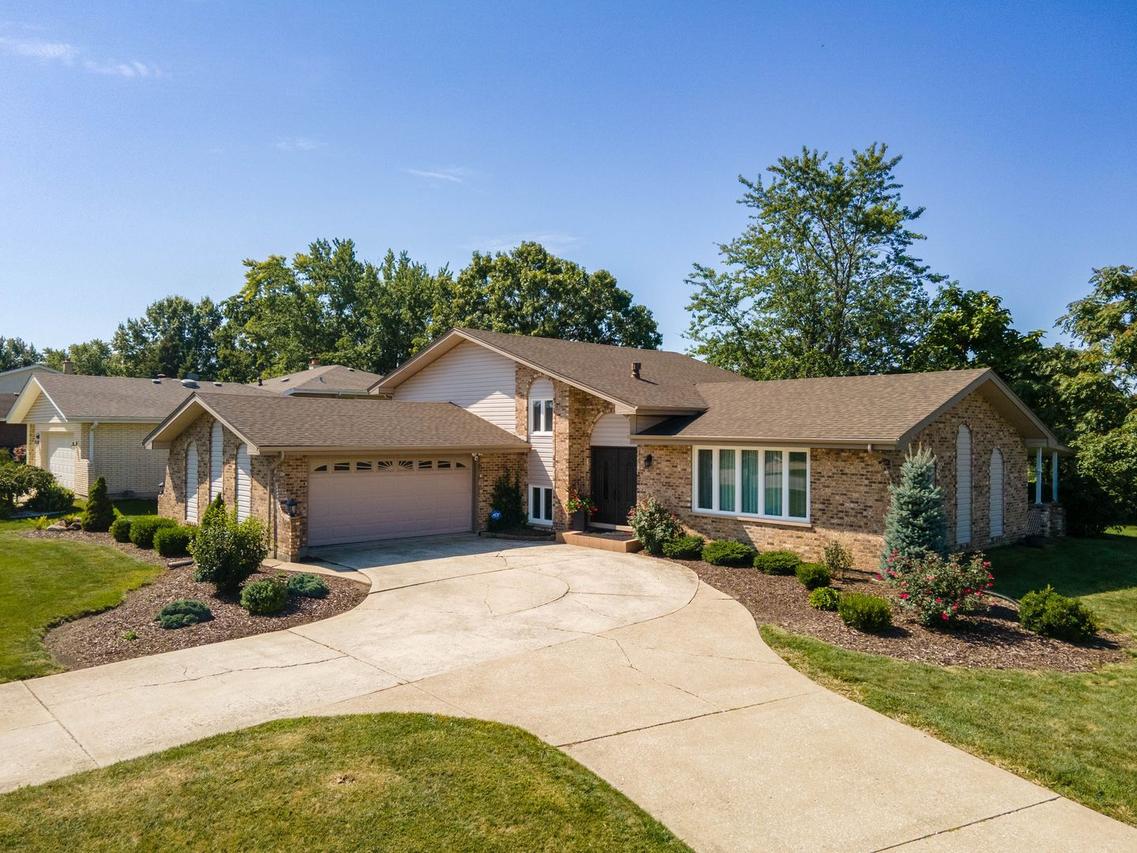 12360 Derby Ln., Orland Park, IL 60467
