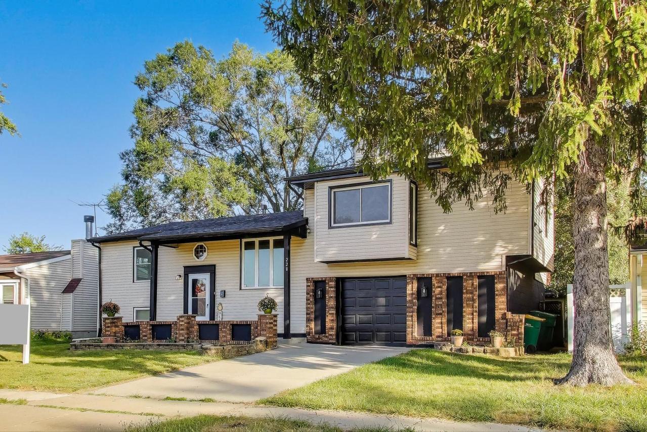 228 Gordon Ave., Romeoville, IL 60446