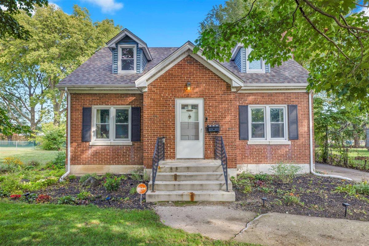 327 Lakelawn Blvd., Aurora, IL 60506