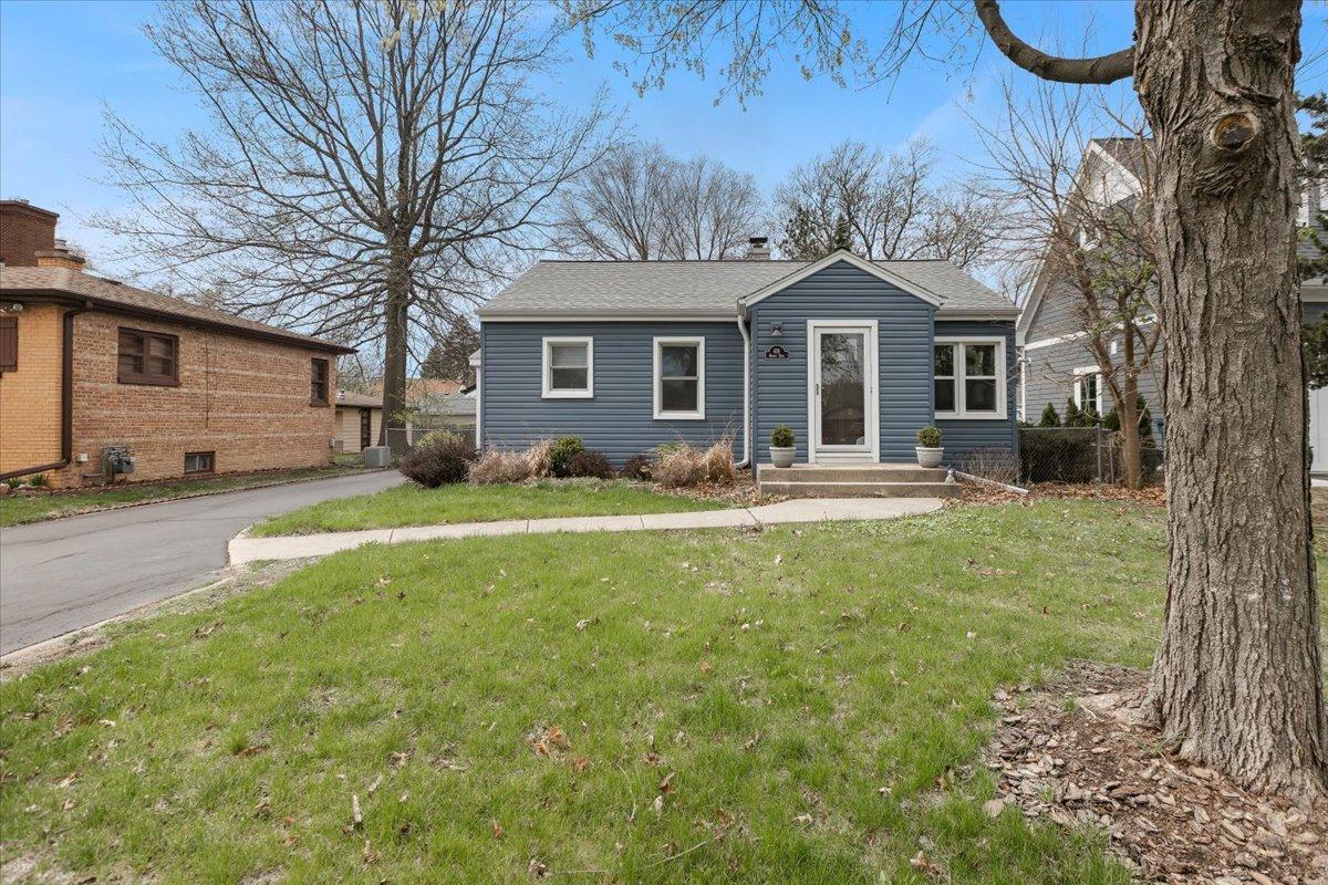 418 Bonnie Brae Ave., Itasca, IL 60143