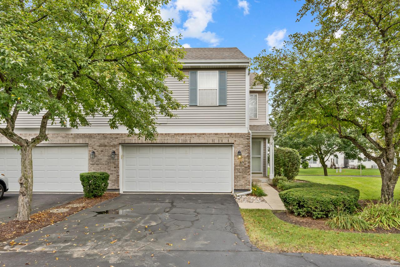 69 Colonial Ct., Streamwood, IL 60107