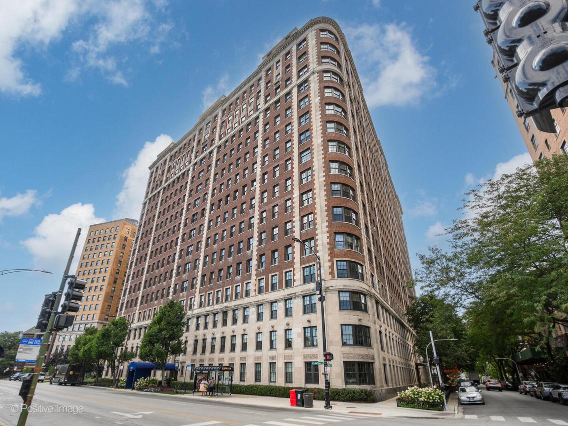 3750 N Lake Shore Dr. #6B, Chicago, IL 60613