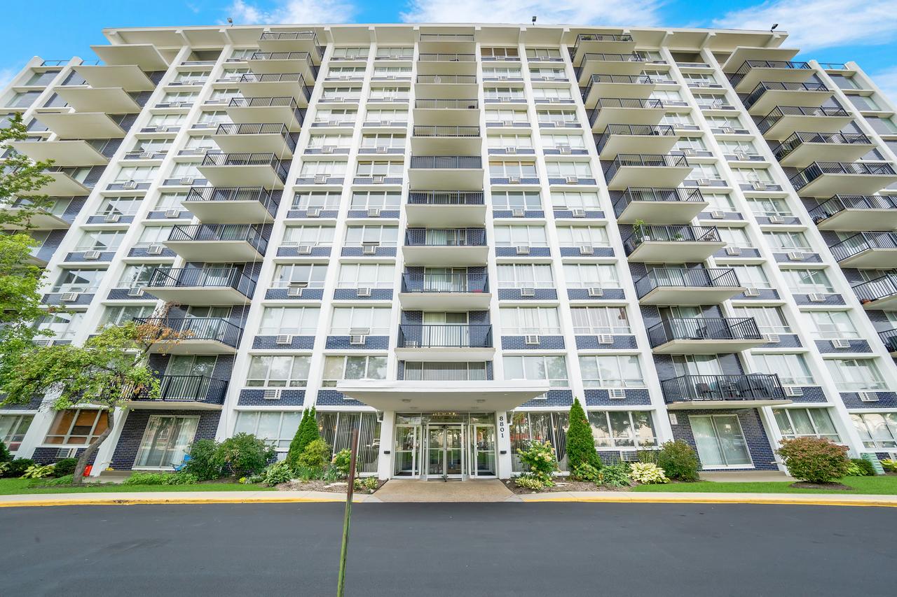 8801 W Golf Rd. #10C, Niles, IL 60714