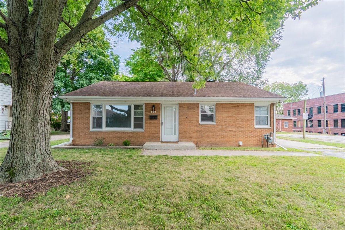 809 E Elm St., Bloomington, IL 61701