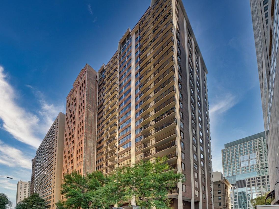 201 E Chestnut St. #23A, Chicago, IL 60611