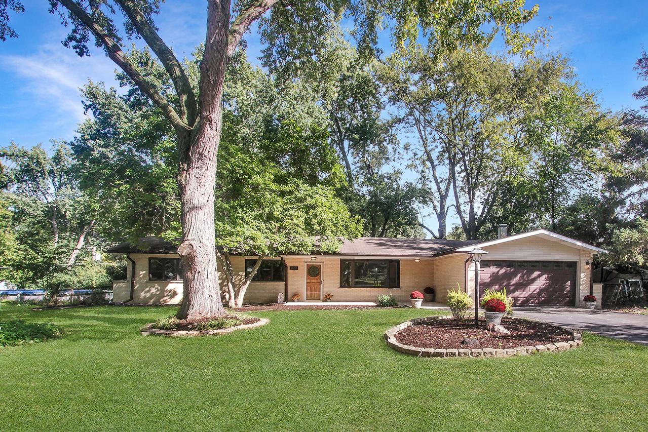 1623 Indian Hill Dr., Roselle, IL 60172