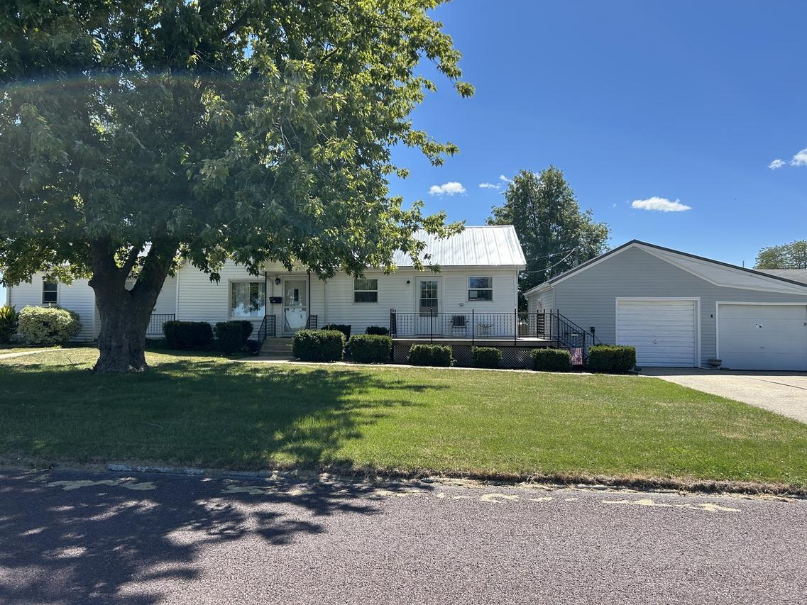 627 E 9th St., Gibson City, IL 60936