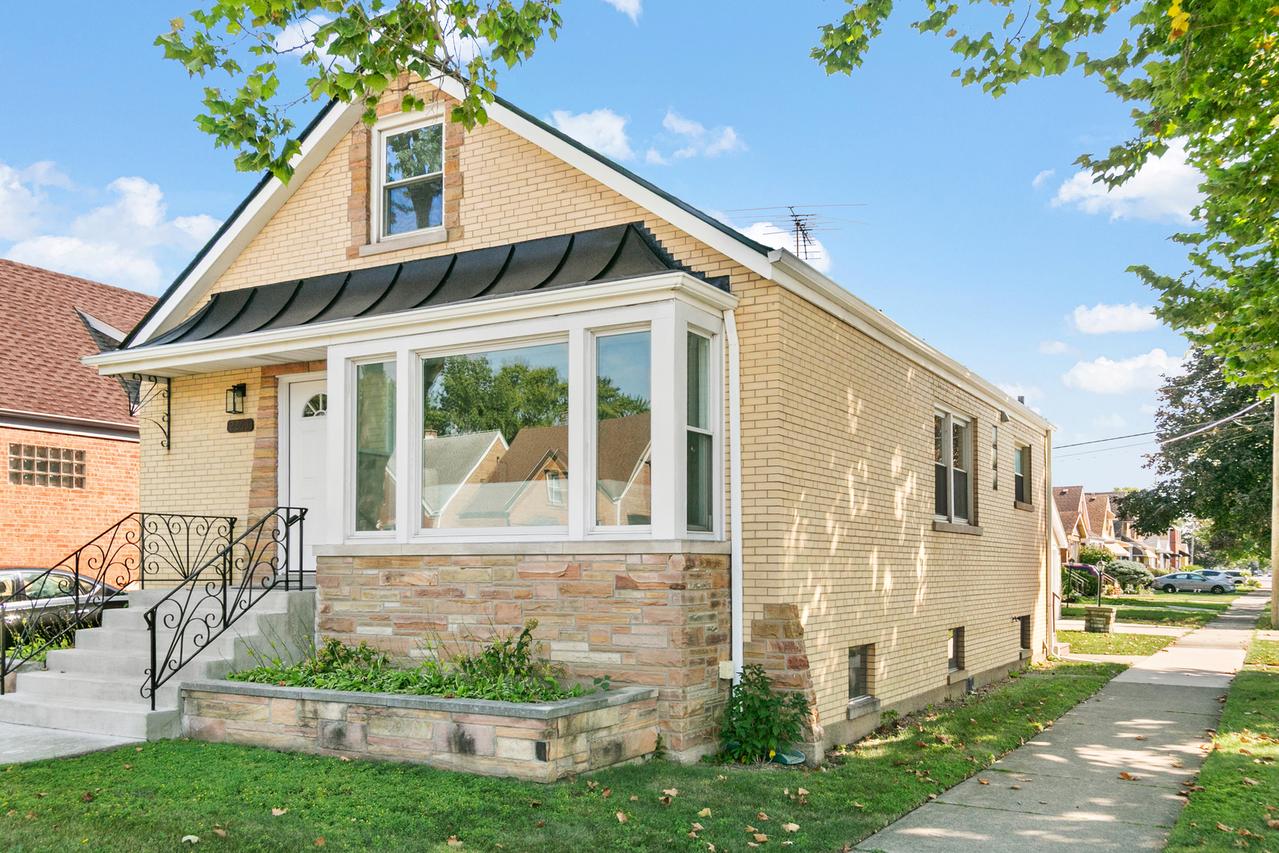 2263 S 14th Ave., North Riverside, IL 60546
