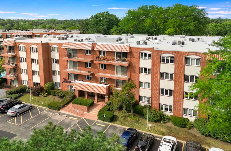 2066 Saint Johns Ave. #301, Highland Park, IL 60035