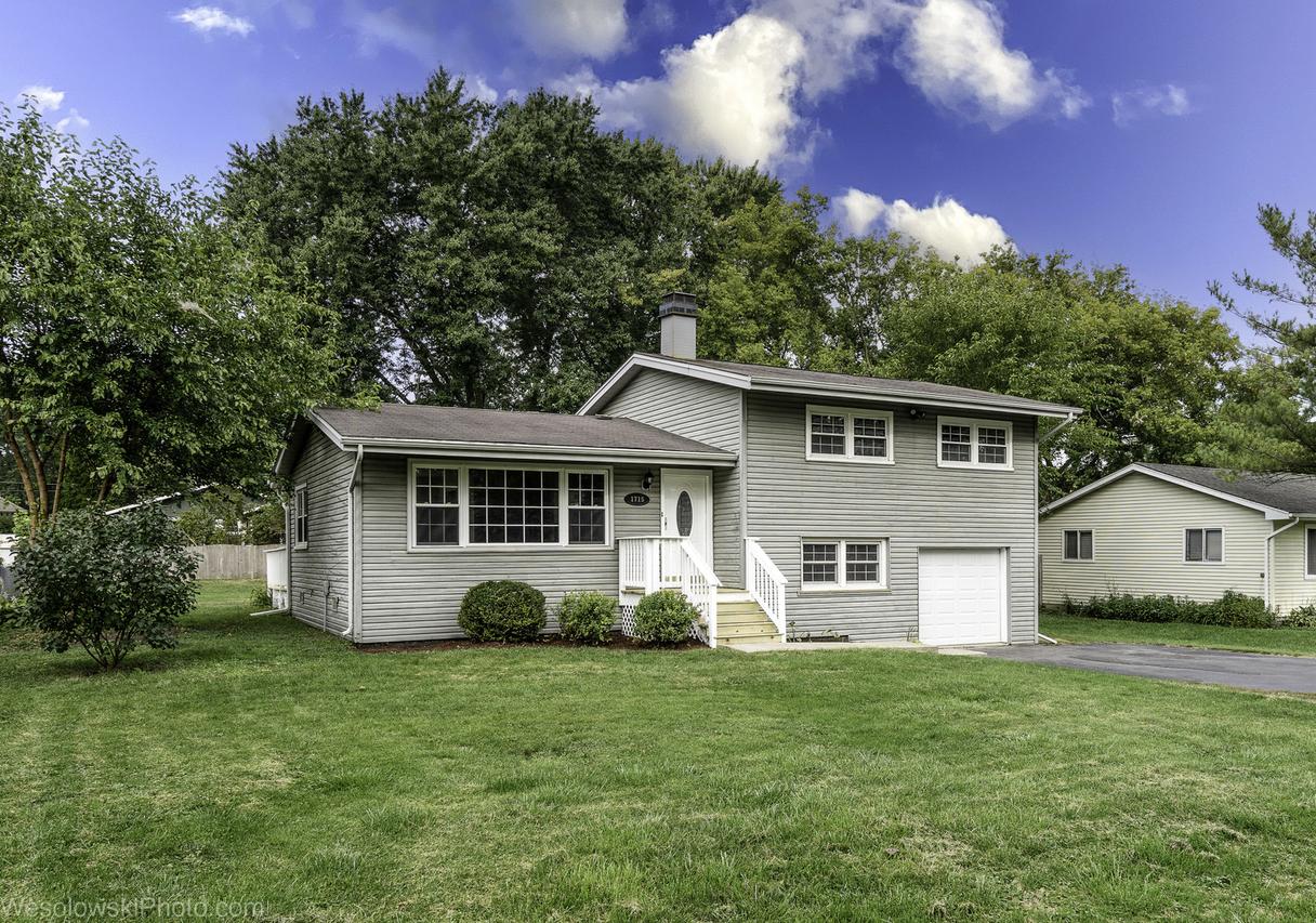 1715 Flower St., Mchenry, IL 60050