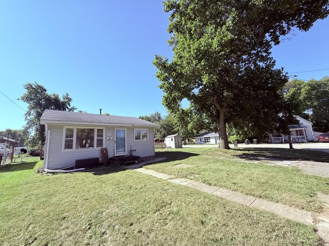 120 W Cherry St., Clinton, IL 61727