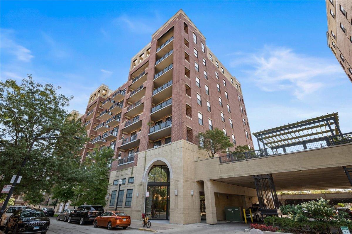 811 W 15th Pl. #708, Chicago, IL 60608
