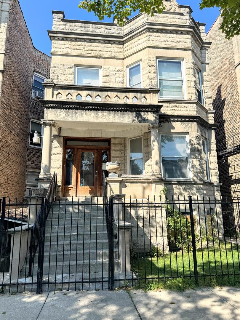 3908 W Gladys Ave., Chicago, IL 60624