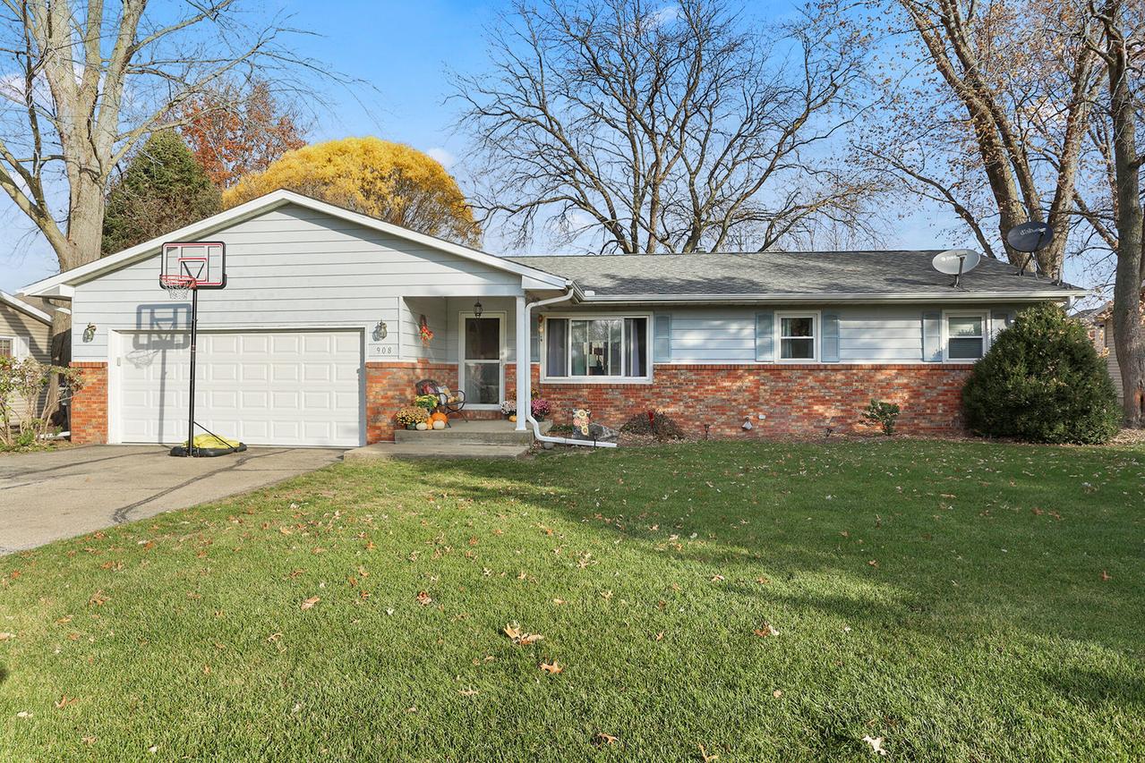 908 Robert Webb Dr., Monticello, IL 61856