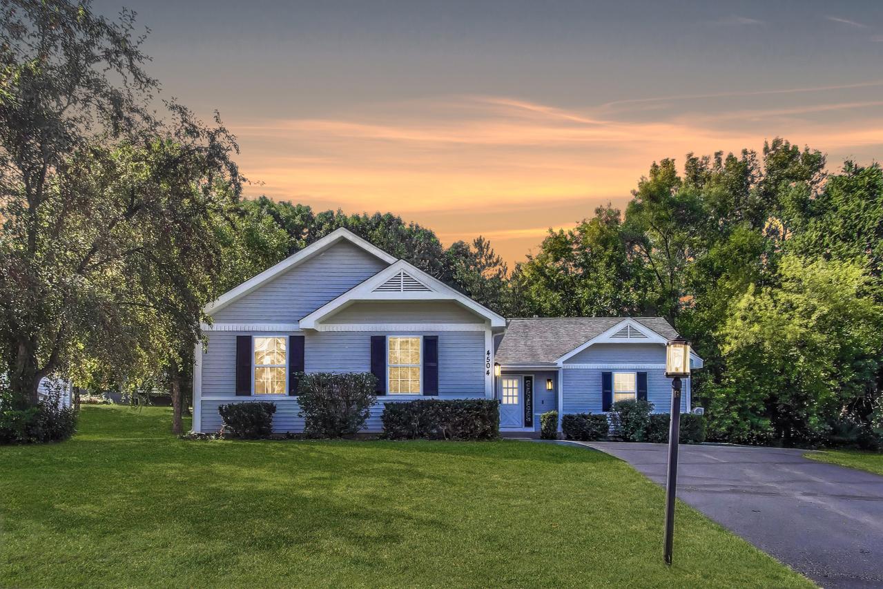 4504 Vista Dr., Island Lake, IL 60042
