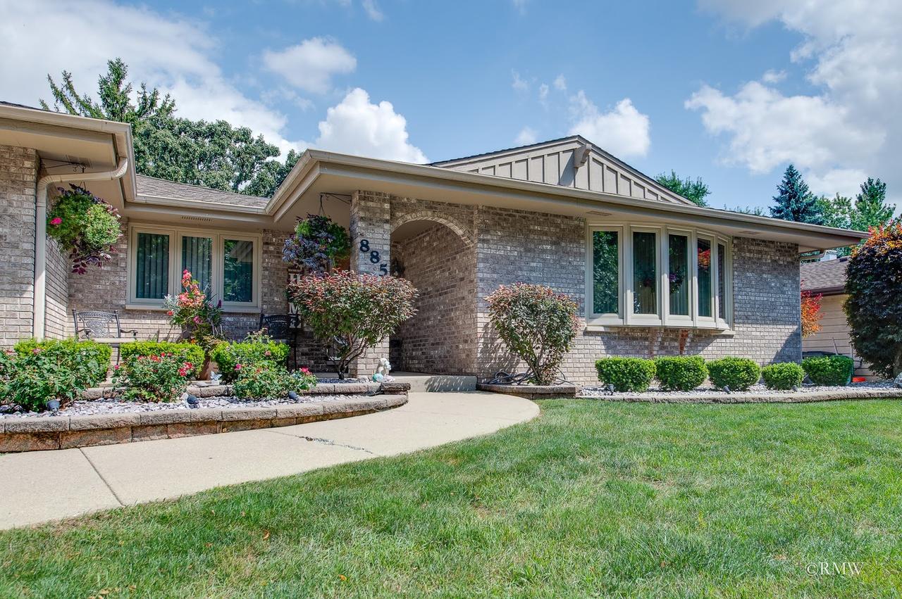 885 Brewster Ln., Bartlett, IL 60103