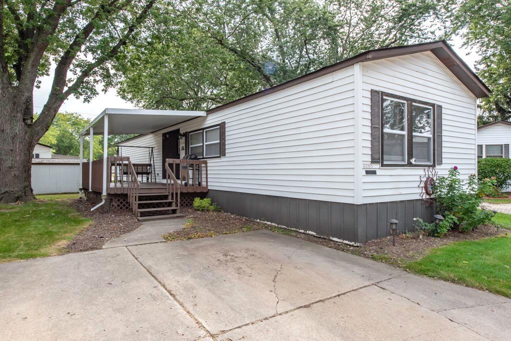 3285 Meadow Dr., Park City, IL 60085