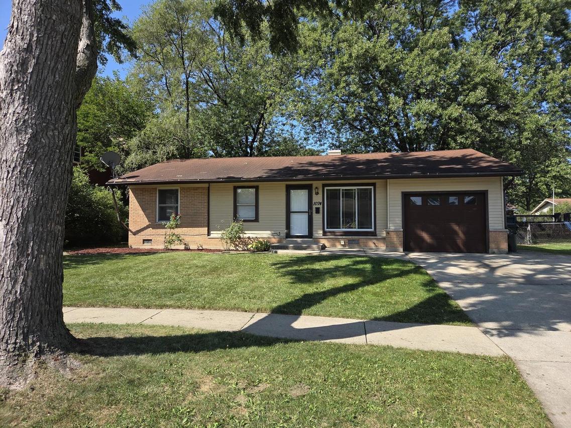 1074 Elmwood Ln., Elk Grove Village, IL 60007