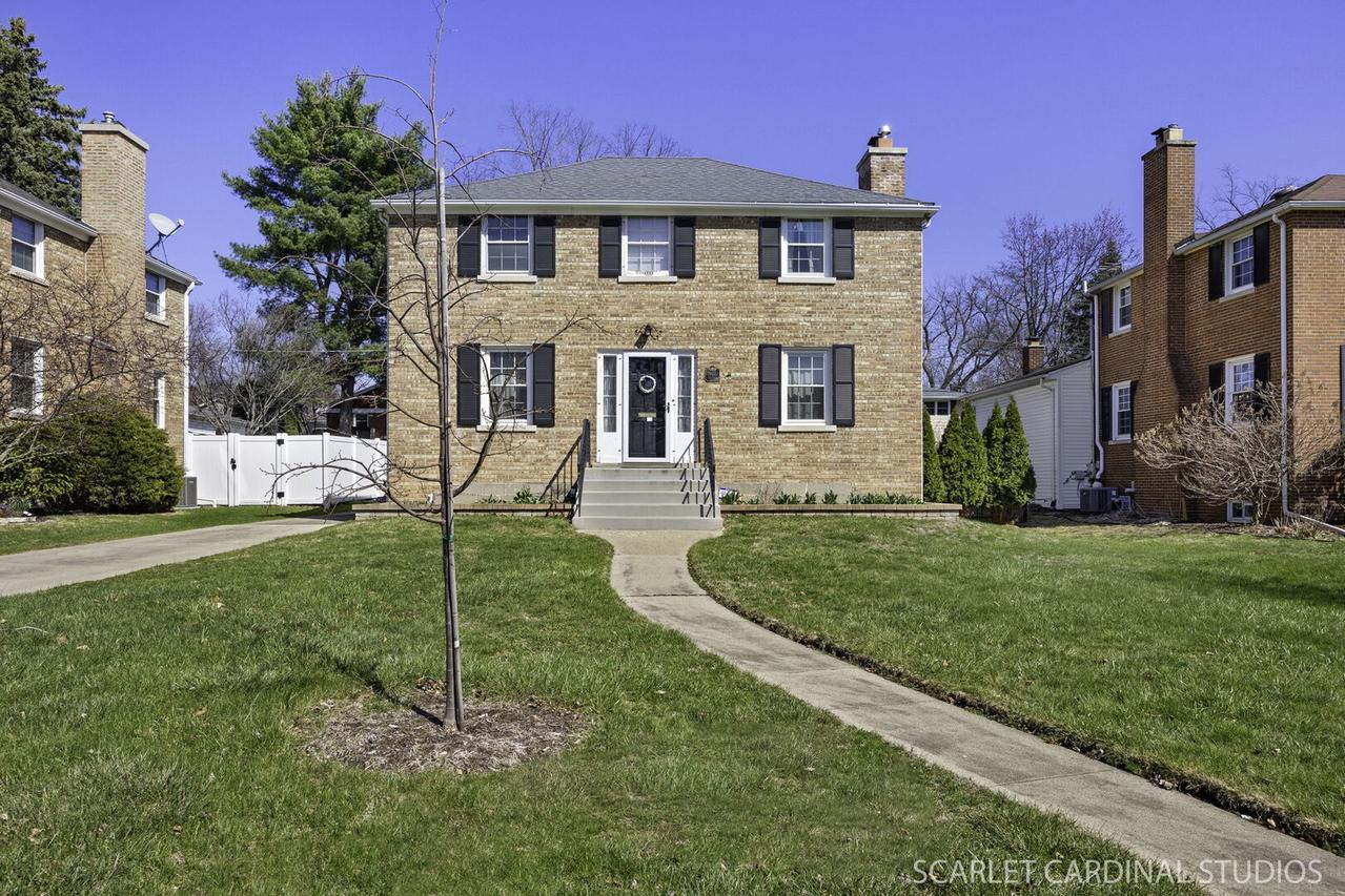907 N President St., Wheaton, IL 60187
