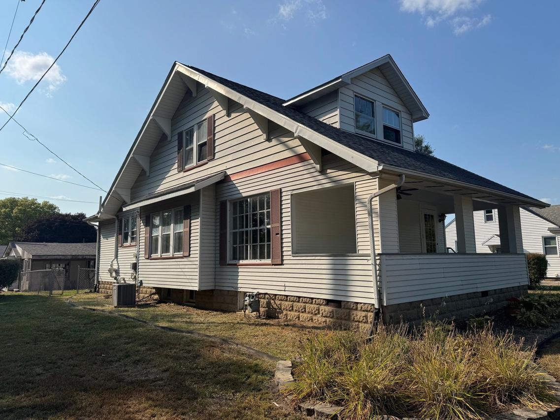 212 S Monroe St., Mackinaw, IL 61755