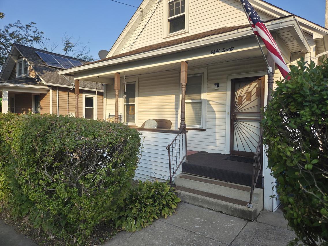820 Oliver Ave., Aurora, IL 60506