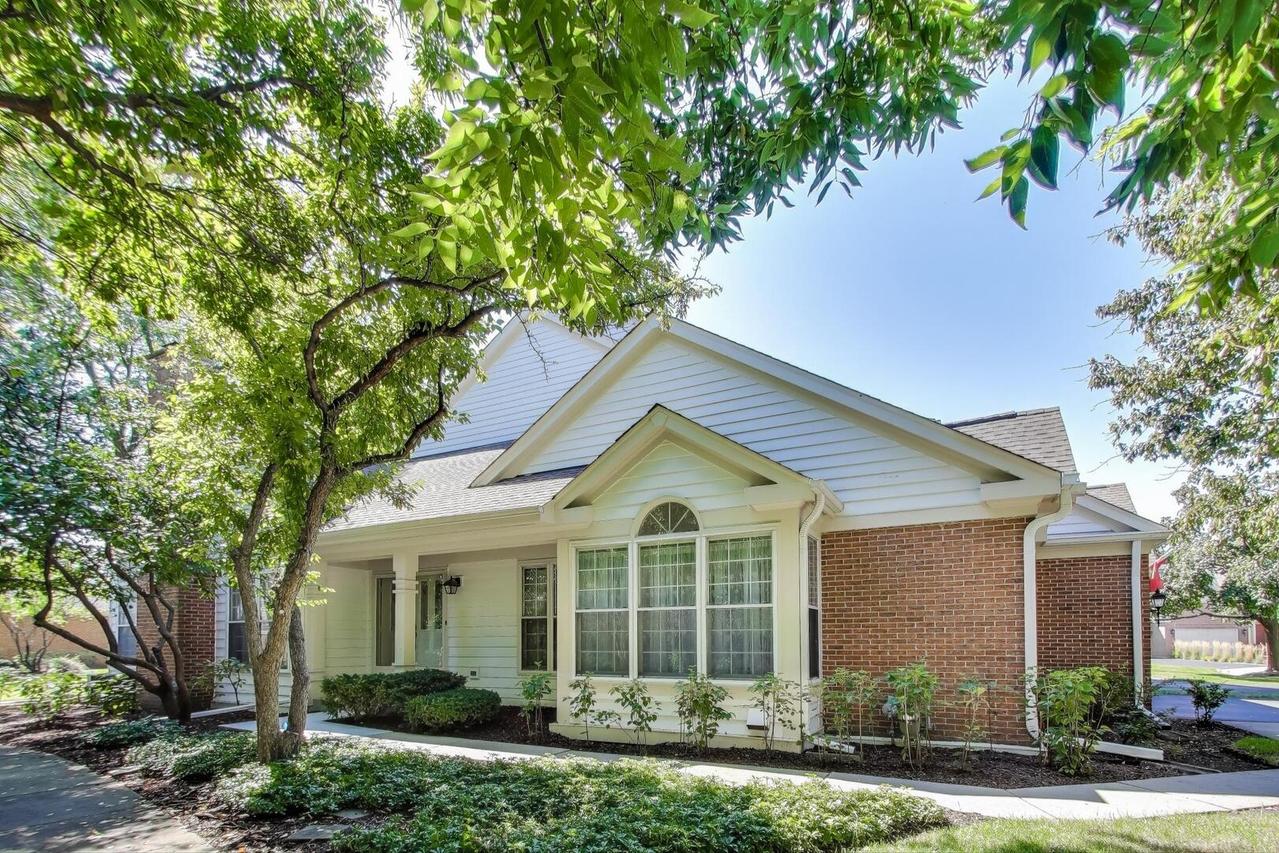 125 Radcliffe Ct., Glenview, IL 60026