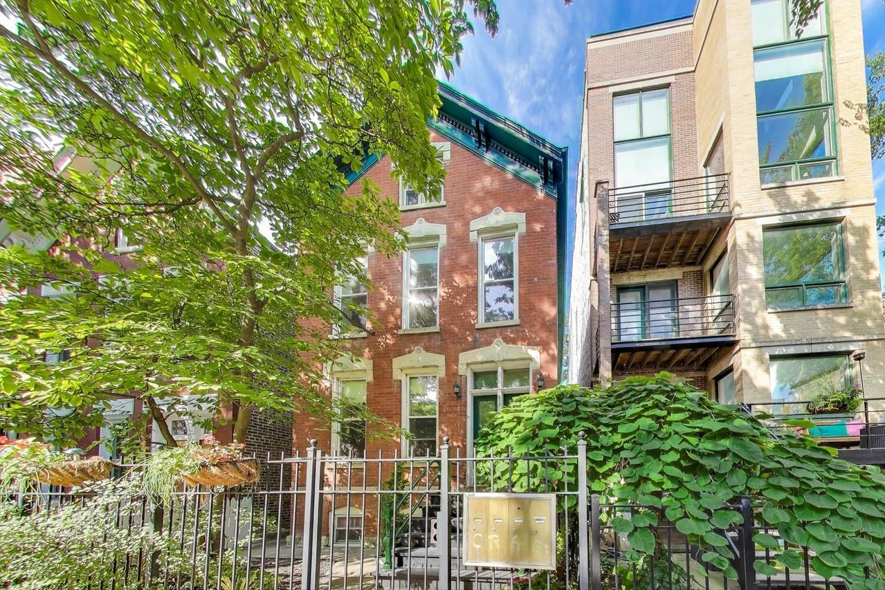 882 N Hermitage Ave. #2F, Chicago, IL 60622