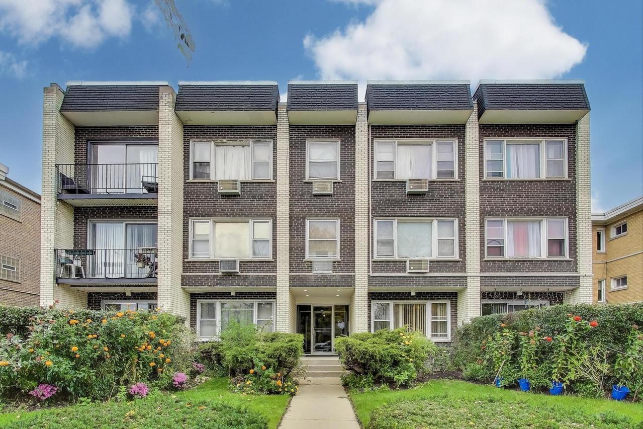 1615 W Howard St. #303, Evanston, IL 60202