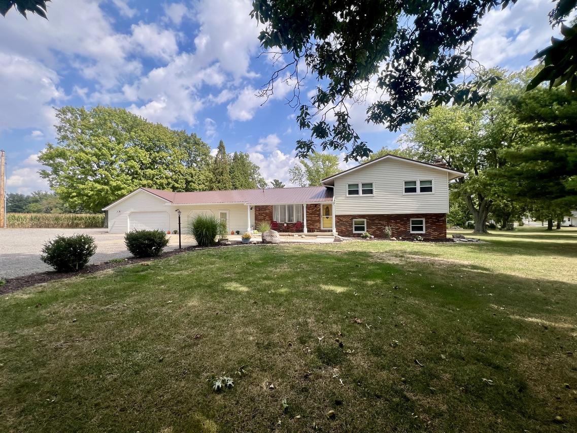 512 Norton Dr., Oakland, IL 61943