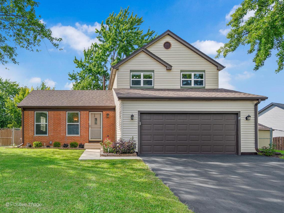 2018 Stonefield Dr., Glendale Heights, IL 60139