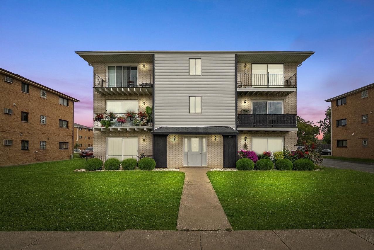 7306 W 86th St. #2B, Bridgeview, IL 60455