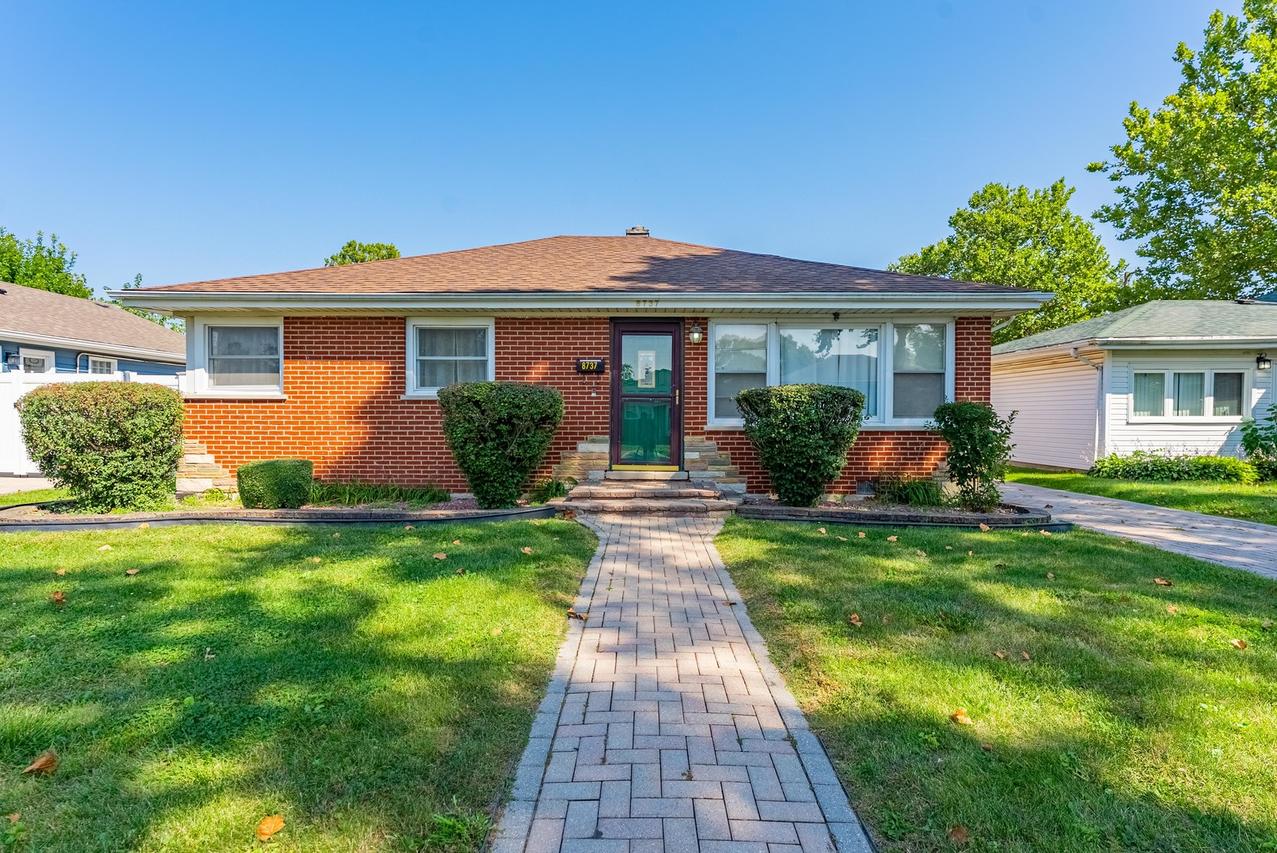 8737 Sproat Ave., Oak Lawn, IL 60453
